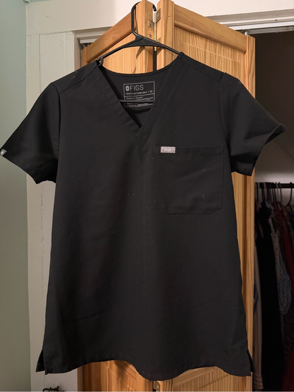 FIGS Black Women's V-Neck Scrub Set